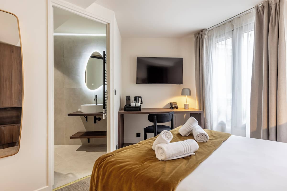 Cosy Room | Két bảo mật tại phòng, bàn ủi/dụng cụ ủi quần áo 