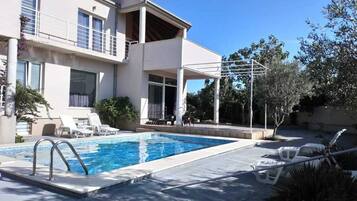 Apartment | Pool | Outdoor pool