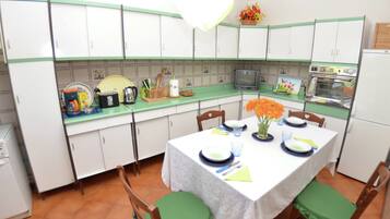 House | Private kitchen | Fridge, highchair