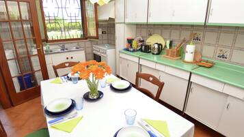 Ferienhaus | Eigene Küche | Kühlschrank, Hochstuhl