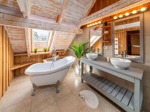 House | Bathroom - Lush Holiday Home With Bubble Bath and Sauna (Somme-Leuze)