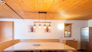 Dining - Spacious Apartment Near Centre and ski Area (Gaschurn)