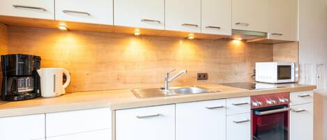 House | Private kitchen | Electric kettle, highchair