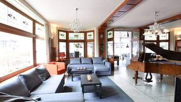 House | Living room