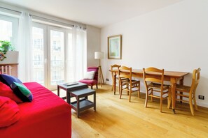 TV, offices - PARI-PEC534 Summary: (Paris)
