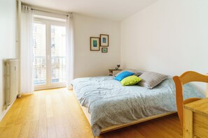 2 slaapkamers, een strijkplank/strijkijzer, internet, beddengoed
