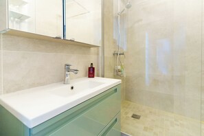 Shower, hair dryer - PARI-PEC534 Summary: (Paris)