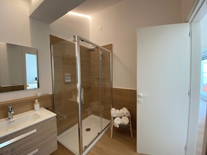 Shower, hair dryer, bidet, towels - Sonia's House- Between Mountain and Sea (Altino)