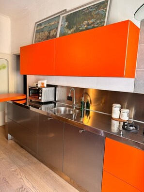 Fridge, oven, stovetop, dishwasher - Quartino 109 nel Centro Storico di Napoli Ideale per Tutta la Famiglia (Napoli)