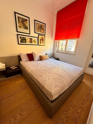 1 Schlafzimmer, Schreibtisch, Bügeleisen/Bügelbrett, Reisekinderbett