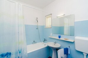 Casa | Baño | Bañera y secador de pelo