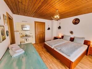 House | 7 bedrooms, bed sheets