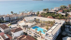 A coastal hotel with a swimming pool, multiple buildings, and a view of the sea. - Cameo Beach Resort (Zakynthos)