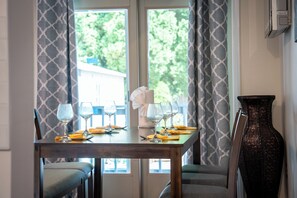 Dining - Up to 30% OFF 5BR Medford House, Free Parking, Close to Stone Zoo & Boston - 597 (Medford)