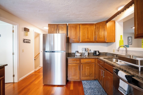 Køleskab, mikrobølgeovn, ovn, kogeplade