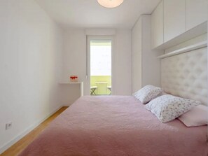 1 bedroom, iron/ironing board, bed sheets - Apartment White Gardenia - One Bedroom Apartment With Balcony (Split)