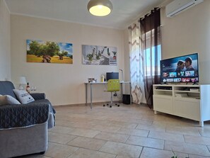 Apartamento, 1 habitación, balcón | Sala de estar