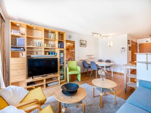 Private kitchen - Cosy Apartment in Koksijde Near the Beach (Koksijde)