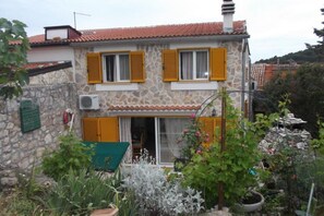 Apartment | Exterior - Apartments Sunce - One Bedroom Apartment With Sea View and Terrace (Murter-Kornati)