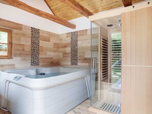 Bathtub, free toiletries, hair dryer, bathrobes - Traditional Houses Korana River (Barilovic)