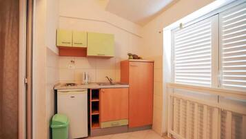 Apartment | Private kitchen | Fridge, stovetop