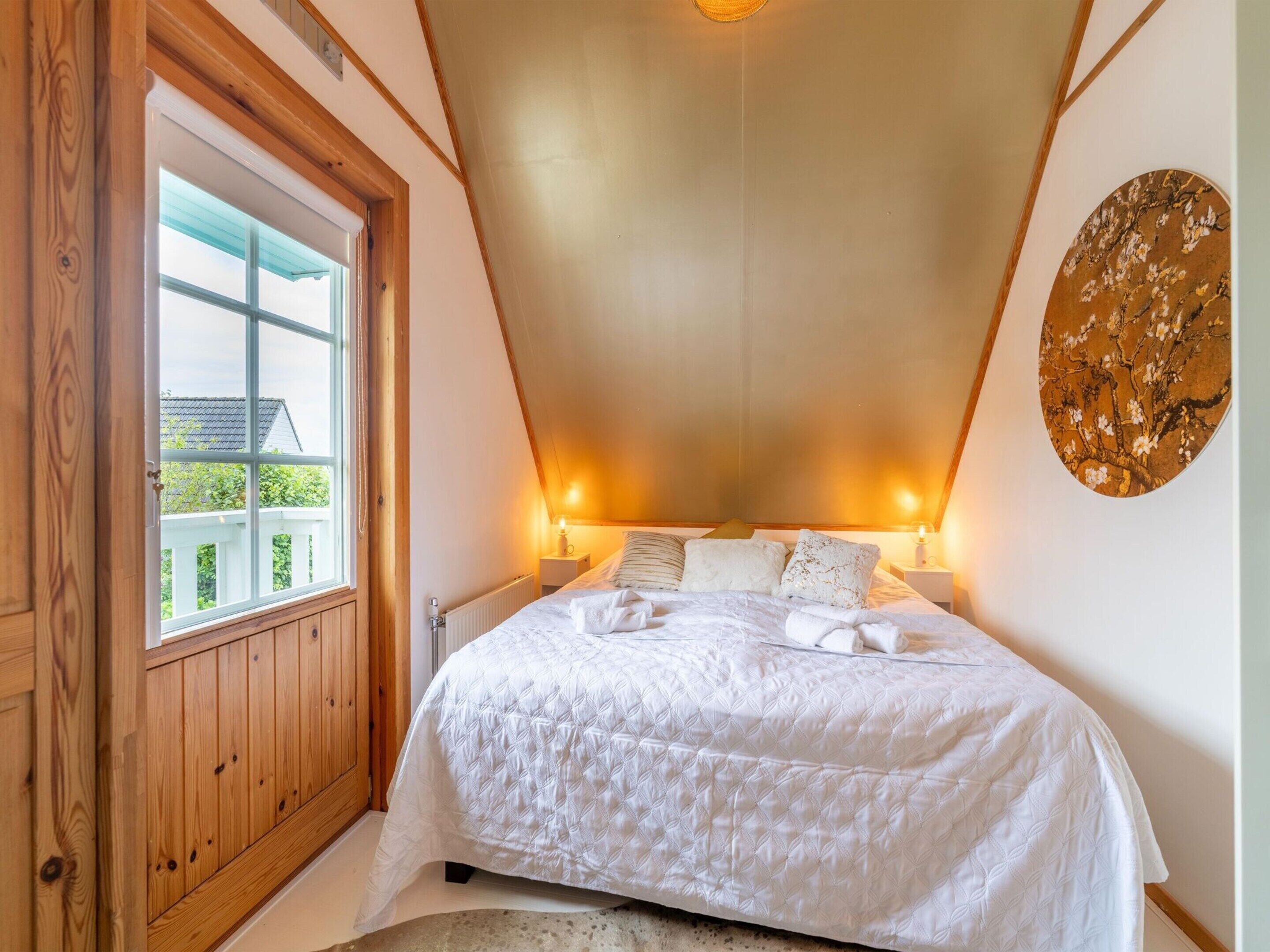 House | 3 bedrooms, individually furnished, bed sheets