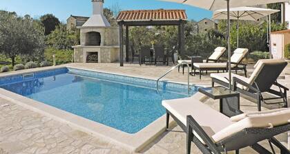 Villa Gea - Three Bedroom With Swimming Pool