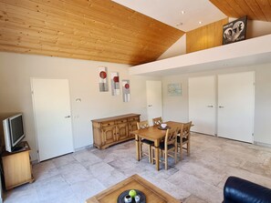 House | Living room - Beachside Getaway With Garden & Barbecue (Baarland)