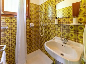 House | Bathroom