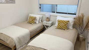 4 bedrooms, bed sheets
