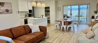 Pollie's - Pet Friendly Outside