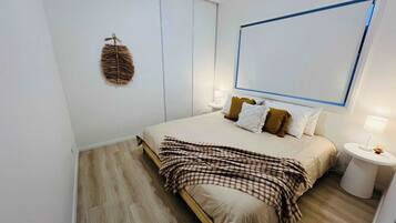 4 bedrooms, bed sheets