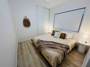 4 bedrooms, bed sheets - Pollie's - Pet Friendly Outside (Robe)