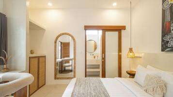 2 bedrooms, in-room safe, desk, laptop workspace
