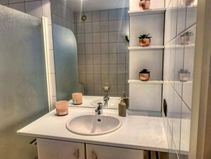 Apartemen | Kamar mandi