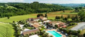Mansion in Perugia With Pool & Green Hills