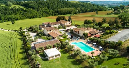 Mansion in Perugia With Pool & Green Hills