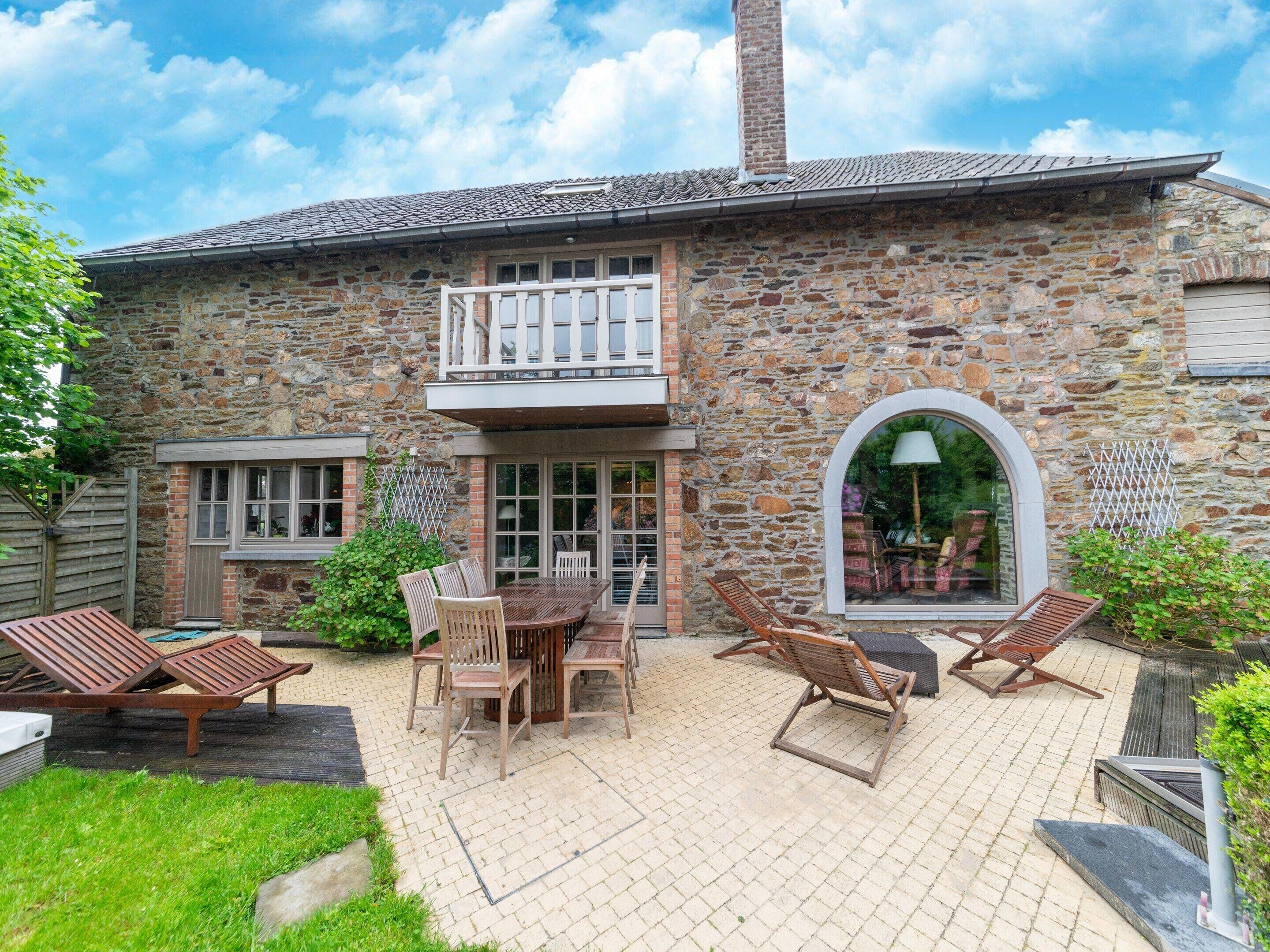 House | Outdoor dining