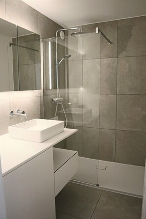 Apartment | Bathroom