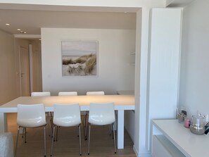 Apartment | Dining - Apartment in Nieuwpoort With Ocean Views (Nieuwpoort)