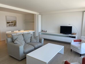 Apartment | Living area - Apartment in Nieuwpoort With Ocean Views (Nieuwpoort)