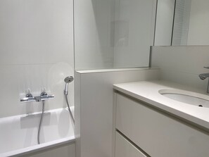 Apartment | Bathroom