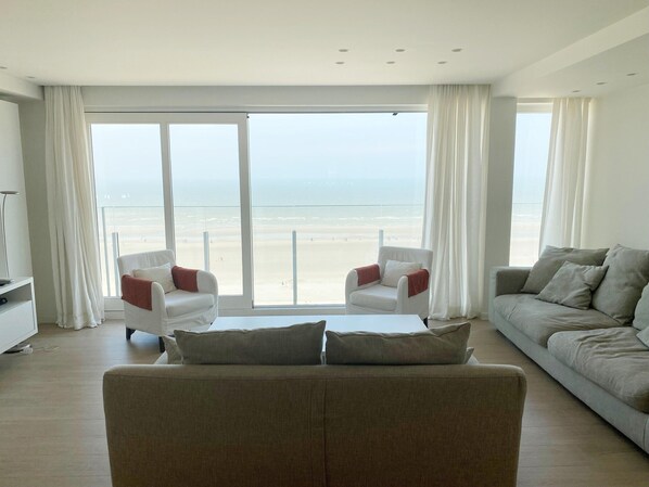 Apartment | Living room - Apartment in Nieuwpoort With Ocean Views (Nieuwpoort)