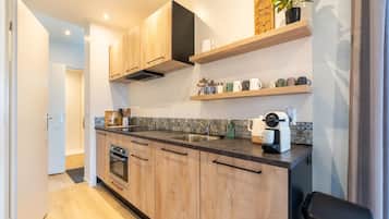 House | Private kitchen | Electric kettle, toaster, cookware/dishes/utensils