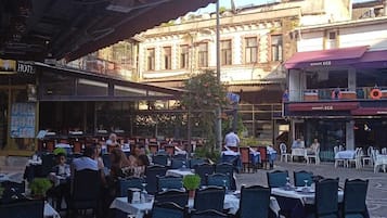 Escritorio, espacio para trabajar con un portátil, wifi gratis