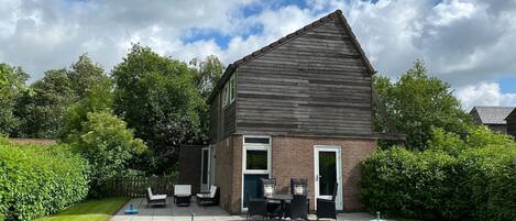 House | Outdoor dining