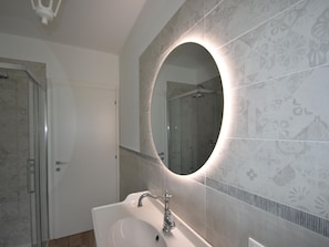 Bathroom - Holiday Home Near Lake Maggiore, Italy (Meina)