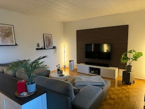 House | Living room - Lovely Apartment Near the Water (Weilburg)