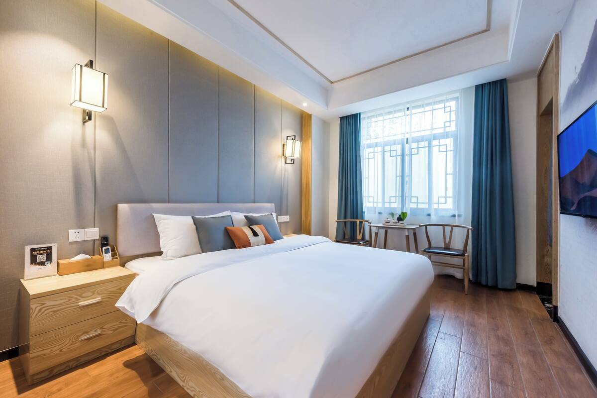 Superior Double Room, Courtyard View | Premium bedding, down comforters, pillowtop beds, individually decorated