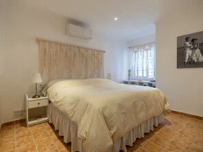 Villa | 2 bedrooms, individually furnished, iron/ironing board, bed sheets - Villa in Fortuna With Private Pool (Fortuna)